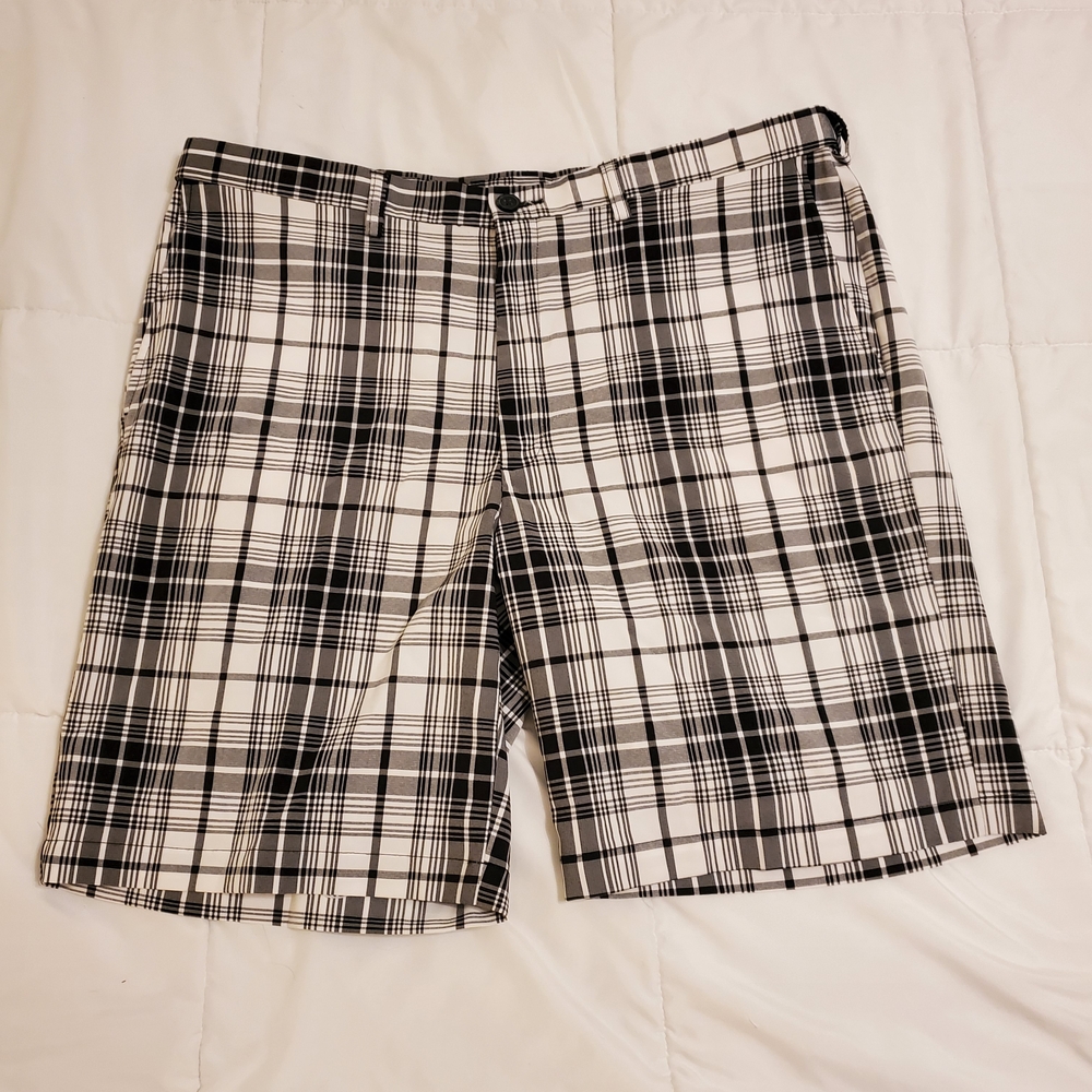 Stylish Black and White Plaid Men's Shorts